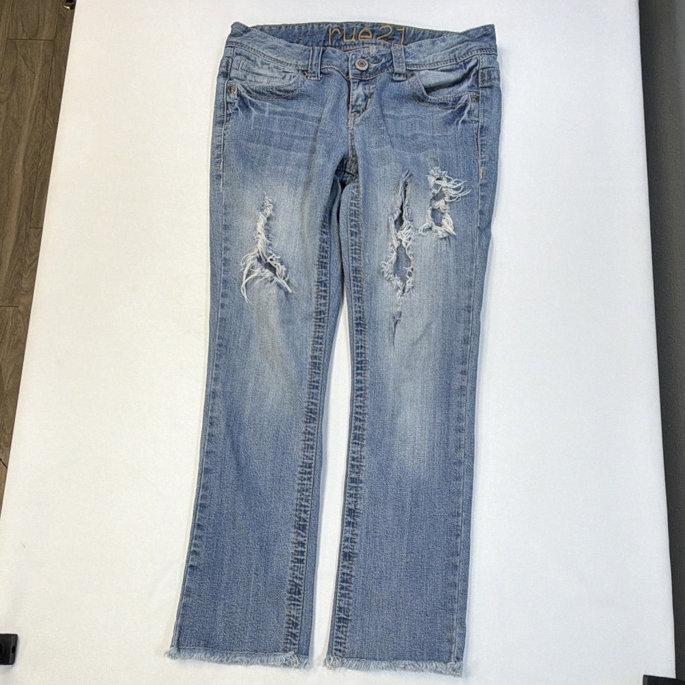 Rue21 Juniors Blue Distressed Cropped Jeans Size 21 Medium Wash Denim